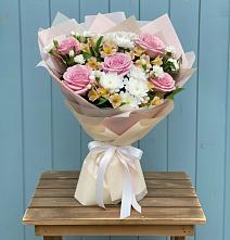 Букет цветов из:  Гвоздики, Орхидеи и Розы в Чепигинской