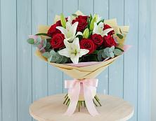 Букет цветов из:  Лилии и Розы в Чепигинской