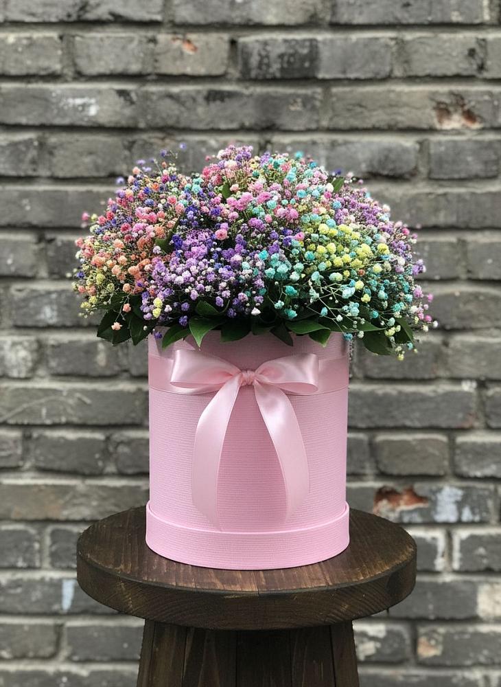 Цветочная композиция из Гипсофила и Розы в шляпной коробке в Чепигинской