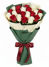 Букет Микс из красных и белых роз в Чепигинской
