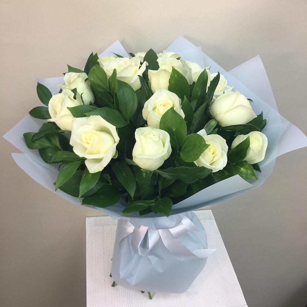 Букет 15 Белых роз Проуд в Чепигинской