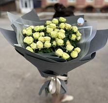 Букет Белые кустовые розы Солинеро в Чепигинской