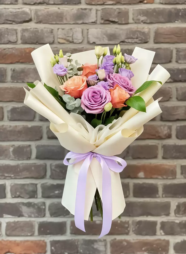 Букет цветов из: Лизиантусы и Розы в Чепигинской