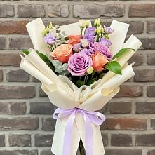 Букет цветов из:  Лизиантусы и Розы в Чепигинской