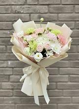 Букет цветов из:  Гвоздики, Розы, Лизиантусы и Хризантемы в Чепигинской