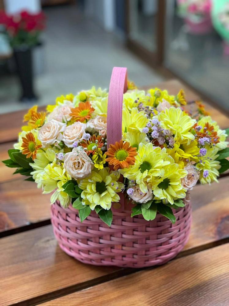 Цветочная композиция из Хризантемы и Розы в корзине в Чепигинской