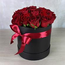 Цветочная композиция из Розы в шляпной коробке в Чепигинской