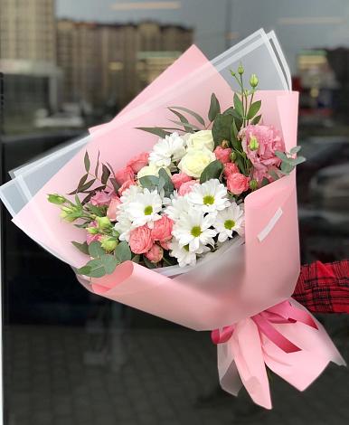 Букет цветов из: Розы, Лизиантусы и Хризантемы в Чепигинской